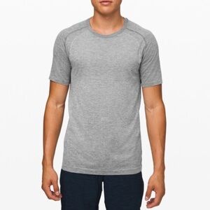 Lululemon Men's Gray T-Shirt Size large